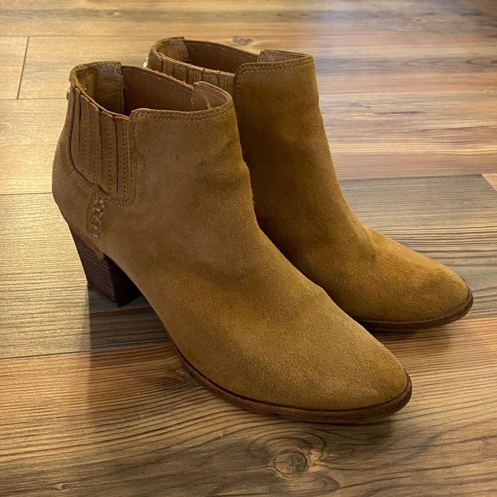 SALE 🎉  Steve Madden Tinker suede ankle boots cowboy size 8